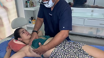 Visita Al Dermatólogo Termina En Encuentro íntimo Con Madura Ardiente Y Voluptuosa