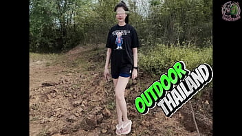 สาวไทยวัยรุ่นโดนเย็ดกลางป่า – เสียงครวญครางแบบไทยแท้