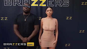 Violet Myers Flaunts Her Stunning Curves For The Cameras