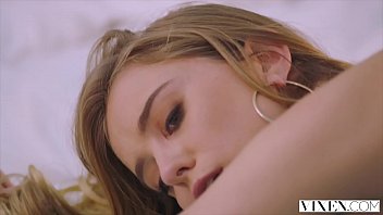 Người Mẫu Vixen Quyến Rũ Mê Hoặc Sếp Trong đêm Nóng Bỏng