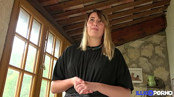 Davina, Une Séductrice Passionnée, Aime Les Plaisirs Intimes Sous La Pluie