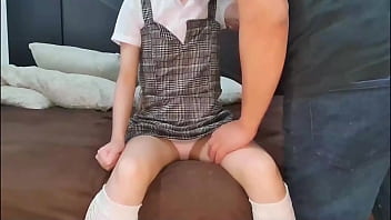 Inocente Colegiala Sorprendida Con Su Uniforme Escolar 1/2