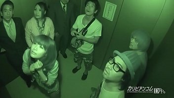 密室エレベーターでの緊急事態発生