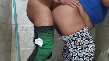 Aluna Evangélica E Professor Têm Conflito No Banheiro Da Escola