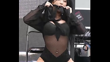 Cute Korean Girl Dancing To K-pop