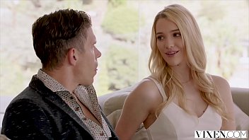 Seductive Vixen Manipulates Agent With Intimate Favors