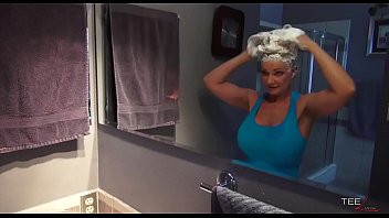 Deauxma, Shampoo & Blowout