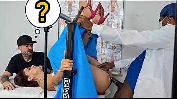 Médico Trai A Paciente Em Consulta íntima!