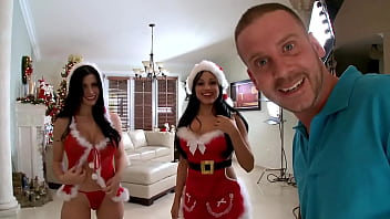 Bangbros – Holiday Cheer With Rebeca Linares & Abella Anderson’s Festive Curves