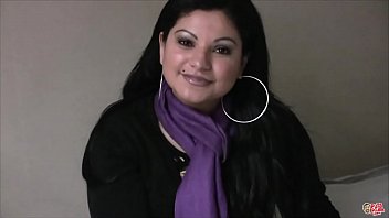 Una Chica Voluptuosa Sin Experiencia