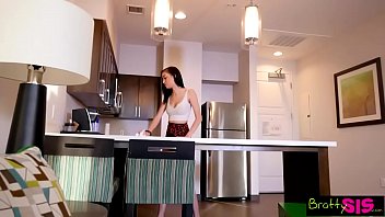 Naughty Stepsister – Stepbrother Sneaks In And Now She’s Addicted S9:e4