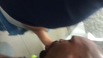 Operário Suando Na Obra, Deixando Tudo Mais Quente