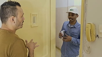 Convido O Vizinho Dotado Para Um Café E Recebo Muito Mais Do Que Esperava