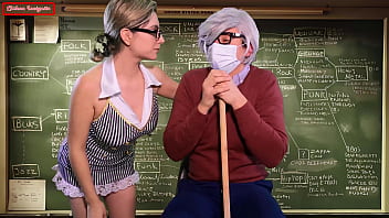Joven Maestra Seduce A Veterano Profesor Para Escalar Posiciones En La Escuela