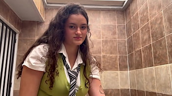 Alumna Usa Sus Enormes Tetas Para Convencer Al Profesor Y Aprobar Ingeniería