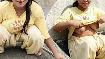 छत पर जवान भाभी के साथ गर्मियों की रात का रोमांस, देसी गांव की लड़की का बोल्ड आउटडोर सेक्स