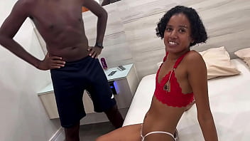 A Esposa Liberada Pelo Corno Acabou Toda Gozada Depois De Foder Com Dois Machos