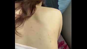 Cửa Sổ Hé Mở để Hàng Xóm Ngắm Nhìn Thỏa Thích