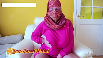 Tune In For A Sultry Live Cam Show With Arabic Beauty Khalifa At 9:30