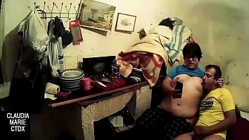 Le Da De Comer El Coño A La Gordita Mientras Graban Con El Móvil